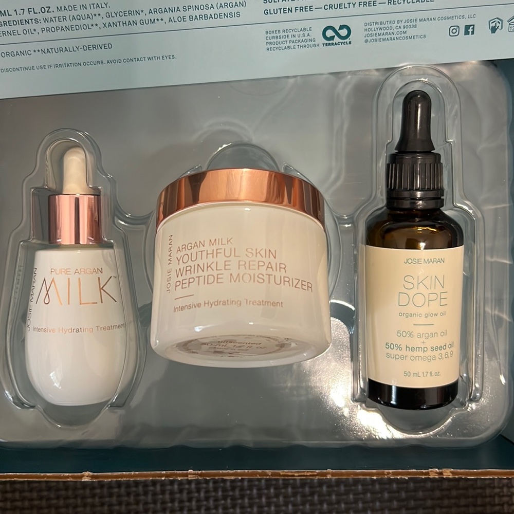 Josie Maran Trio 🔥